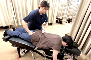 小倉名倉堂鍼灸整骨院の腰痛の施術風景画像です。