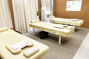 なぎさ鍼灸整骨院で整体施術を受ける内観画像像