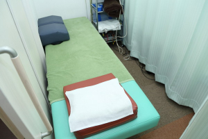 にしはち健幸堂鍼灸・接骨院で整体施術を受ける内観画像像