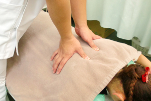 あおば整骨院であん摩マッサージ指圧を受ける内観画像