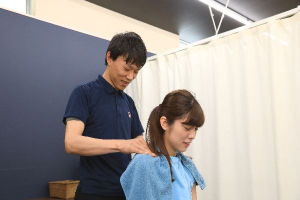 吉祥寺　みやま鍼灸院の肩こりの施術風景画像です。