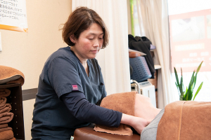 巣鴨総合治療院・整骨院　戸塚豊田院の施術風景画像です。