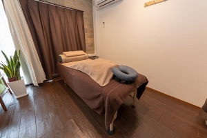 小原治療院であん摩マッサージ指圧を受ける内観画像像