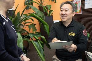 整体院癒楽里 戸田院の整体のカウンセリング風景画像です。