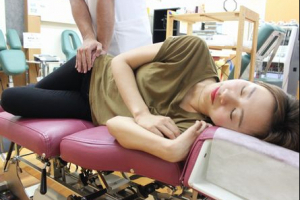 トロイカ整骨院泉大津店の骨盤矯正の施術画像