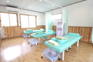 みつば接骨院で整体施術を受ける内観画像