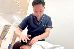 むげん整骨院・鍼灸院 石山駅前院の鍼灸施術の施術風景画像です。