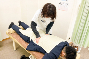 すずらん鍼灸接骨院　中村公園院の腰痛の施術画像