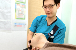 こころ整骨院　中井院の肩こりの施術風景画像です。
