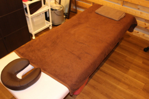 杭全整骨院で整体施術を受ける内観画像