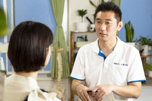 博多あんしん整体院の整体のカウンセリング風景画像です。