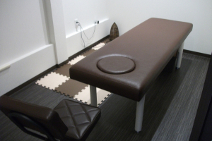 上本町鍼灸整骨院で整体施術を受ける内観画像