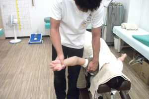 みらい鍼灸整骨院 下新庄店の整体の施術風景画像です。