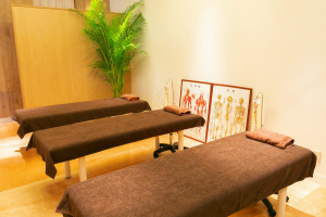 ココロカラダメディカル整体院　表参道店で整体施術を受ける内観画像像