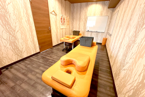 こころ整骨院 西新院で整体施術を受ける内観画像