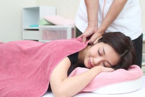 鍼灸マッサージ治療院すきっぷの整体の施術風景画像