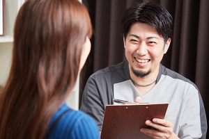 やすらぐ整骨院のカウンセリング風景画像です。