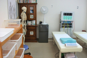 あおぞら鍼灸接骨院であん摩マッサージ指圧を受ける内観画像