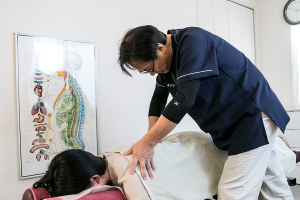 ひとしカイロプラクティック院の整体施術の画像