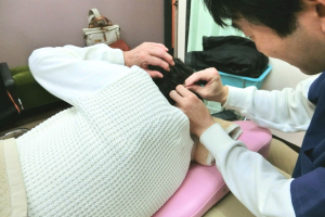 ほった鍼灸治療院の鍼灸施術の施術風景画像です。