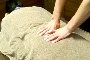 梅田ビバリー鍼灸整体院の腰痛の施術画像