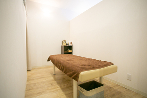 ながみね整骨院で整体施術を受ける内観画像