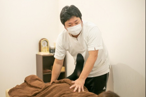 ながみね整骨院の骨盤矯正の施術画像