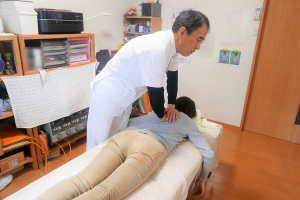 えまり療術院の肩こりの施術画像