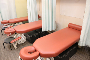 もりわき鍼灸整骨院 江坂第2院で整体施術を受ける内観画像