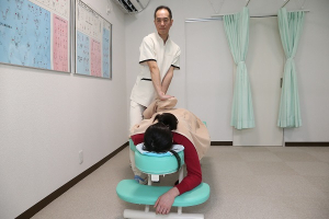 大蔵カイロプラクティック　川越伊勢原整体院の腰痛の施術画像