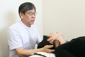 大月整体院のあん摩マッサージ指圧の施術画像