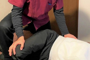 さいとう整骨院の整体の施術風景画像です。