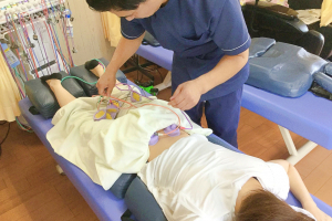 鈴木接骨院併設ドルフィンはりきゅう院の腰痛の施術画像