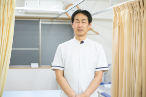 二条はしもと整骨院の整体施術を担当する院長の画像