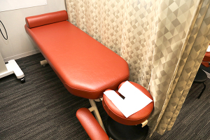 もりわき鍼灸整骨院 堺筋本町院で整体施術を受ける内観画像像