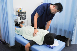 たみ整骨院の整体の施術風景画像です。