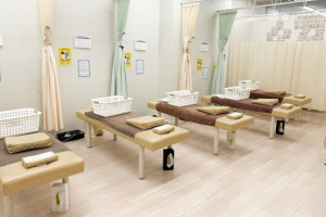 じん鍼灸整骨院 平松本町院で整体施術を受ける内観画像像