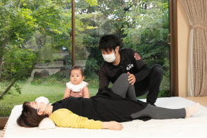 整体院癒楽里　南浦和本院の整体の施術風景画像です