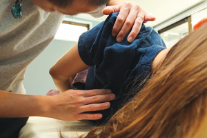 鍼灸申之居の肩こりの施術画像