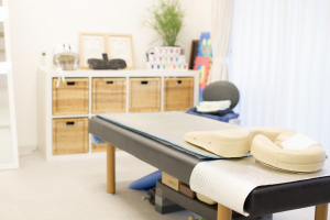 井上トータルコンディショニング江坂院で整体施術を受ける内観画像