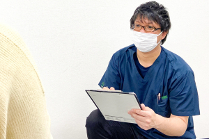 ザバス鍼灸整骨院　和光店のカウンセリング風景画像です。