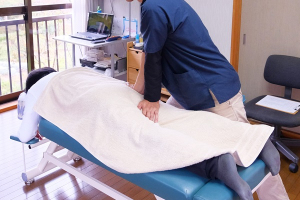 いさか整体院の腰痛施術の画像