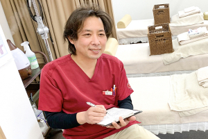 てて整骨院　館山店のカウンセリング風景画像です。