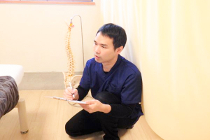 こんど鍼灸治療院の整体施術を担当する院長の画像