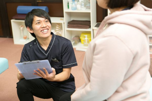 だいふく整骨院西垣生院のカウンセリング風景の画像
