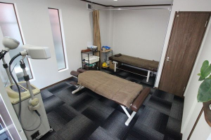 池田整骨院で整体施術を受ける内観画像