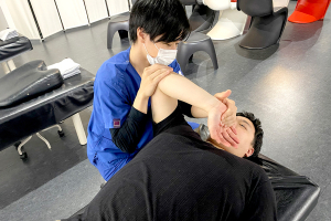 小林整骨院鍼灸院姫街道の肩こりの施術画像