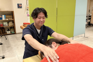 そね健康鍼灸整骨院　下曽根院の肩こりに対する施術風景画像