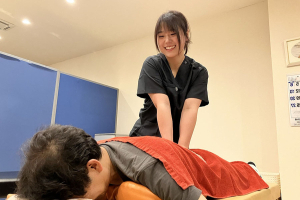 そね健康鍼灸整骨院　下曽根院のぎっくり腰の施術風景画像です。