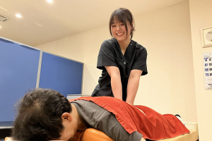  そね健康鍼灸整骨院　下曽根院の腰痛に対する施術風景画像